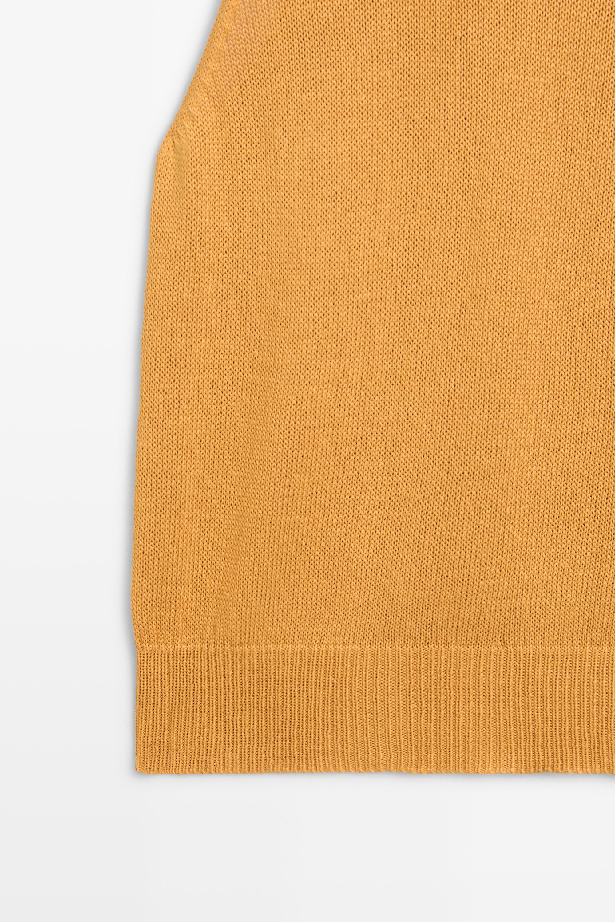 Sleeveless knit halter top